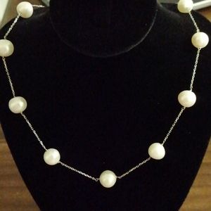 White gold necklace with pearls